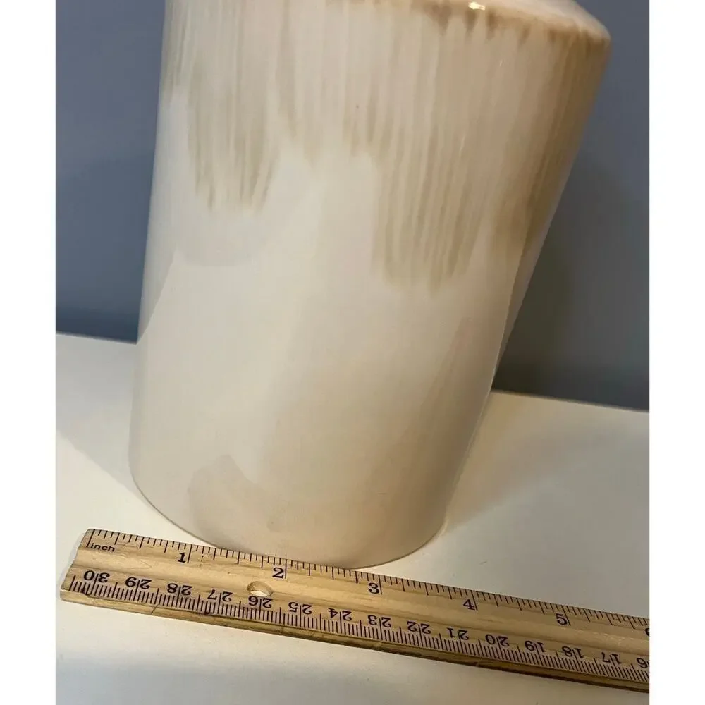 EUC Beautiful Cream Vase